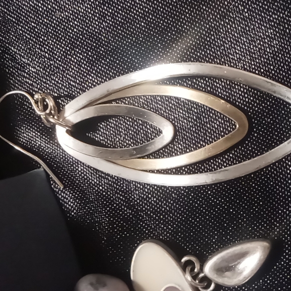 Universal thread earrings and a stamped braided cuff bracelet. Lot Of 3 - Picture 7 of 7